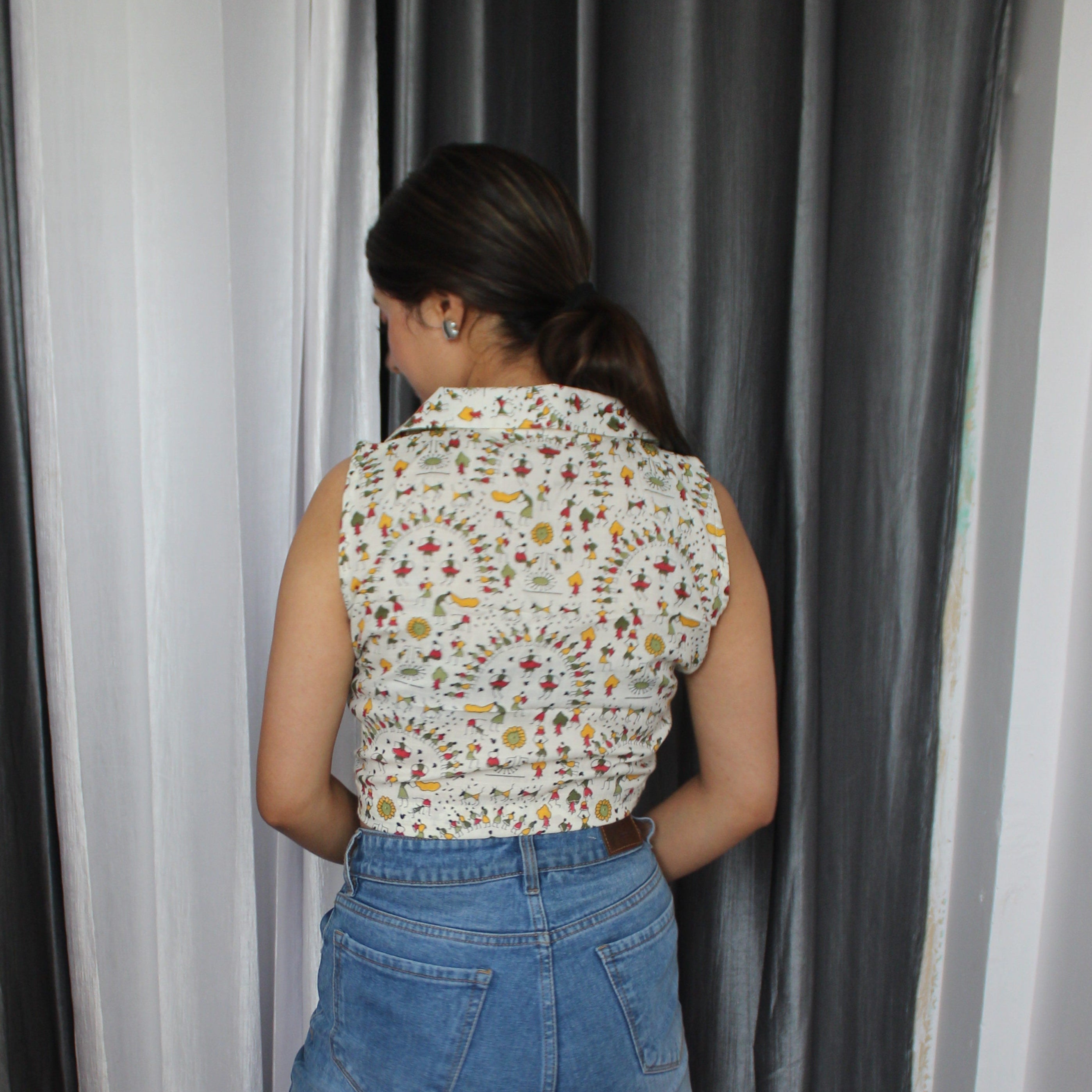 Classic White Collar SHORT Printed Top