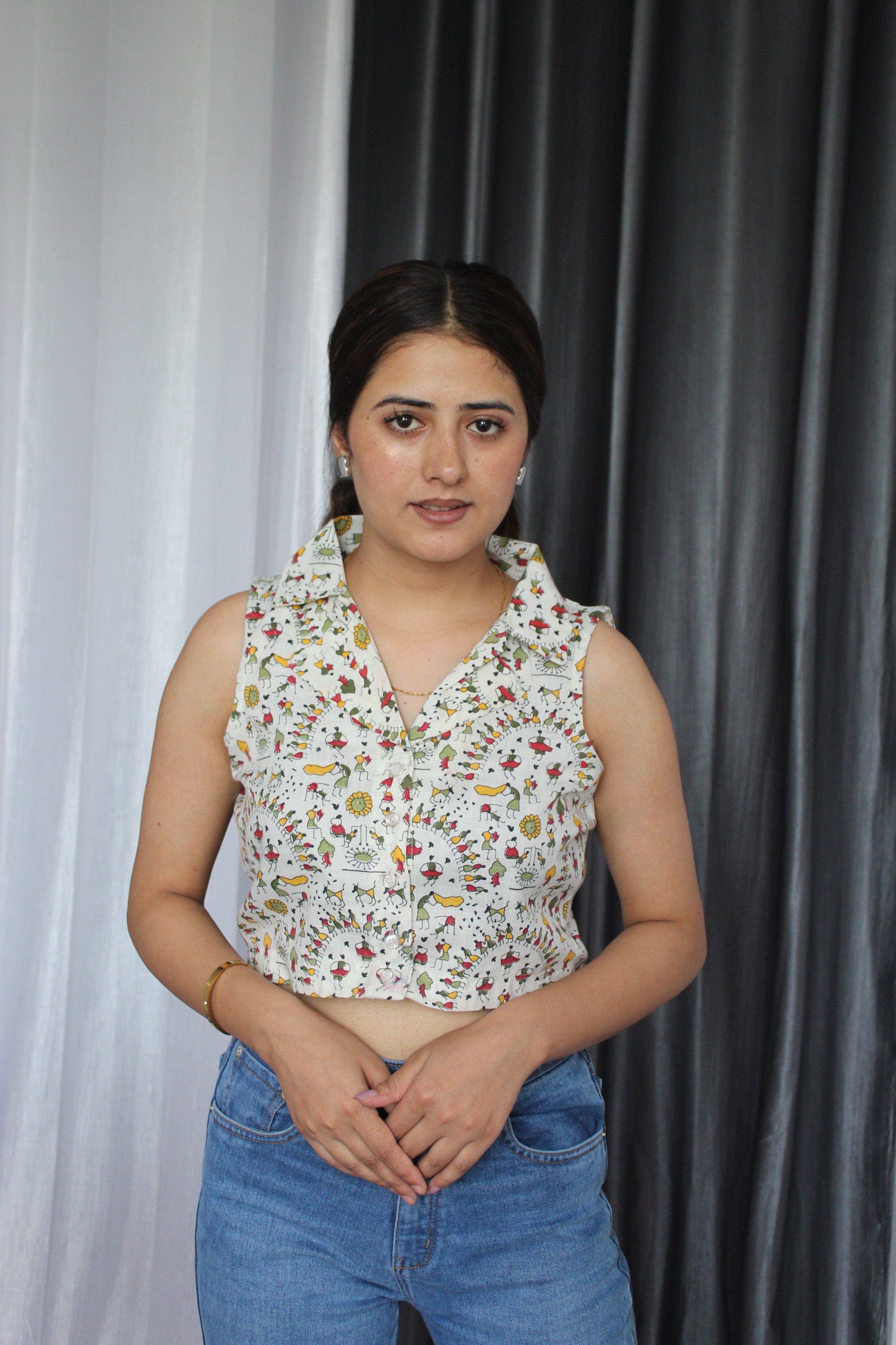 Classic White Collar SHORT Printed Top