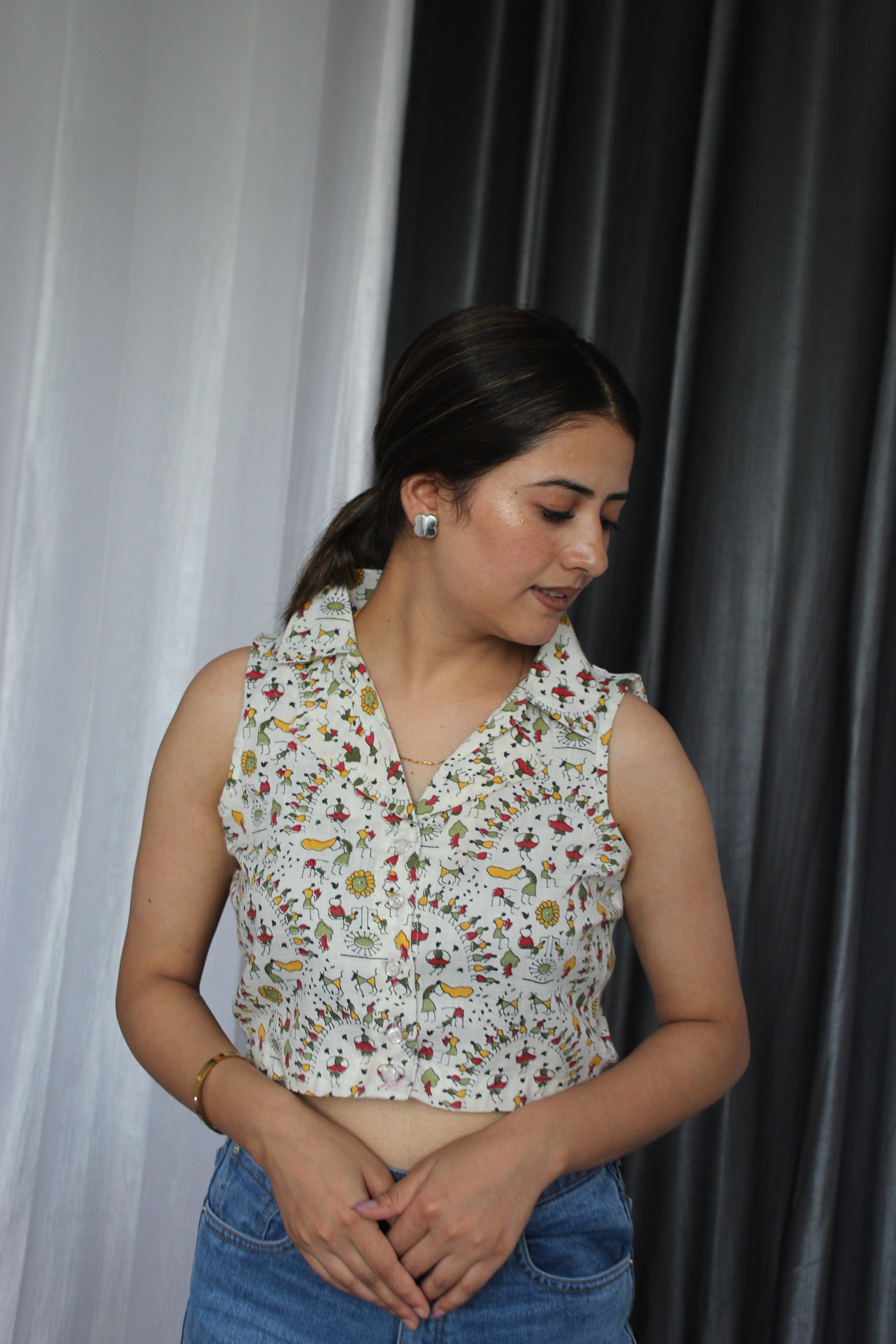 Classic White Collar SHORT Printed Top