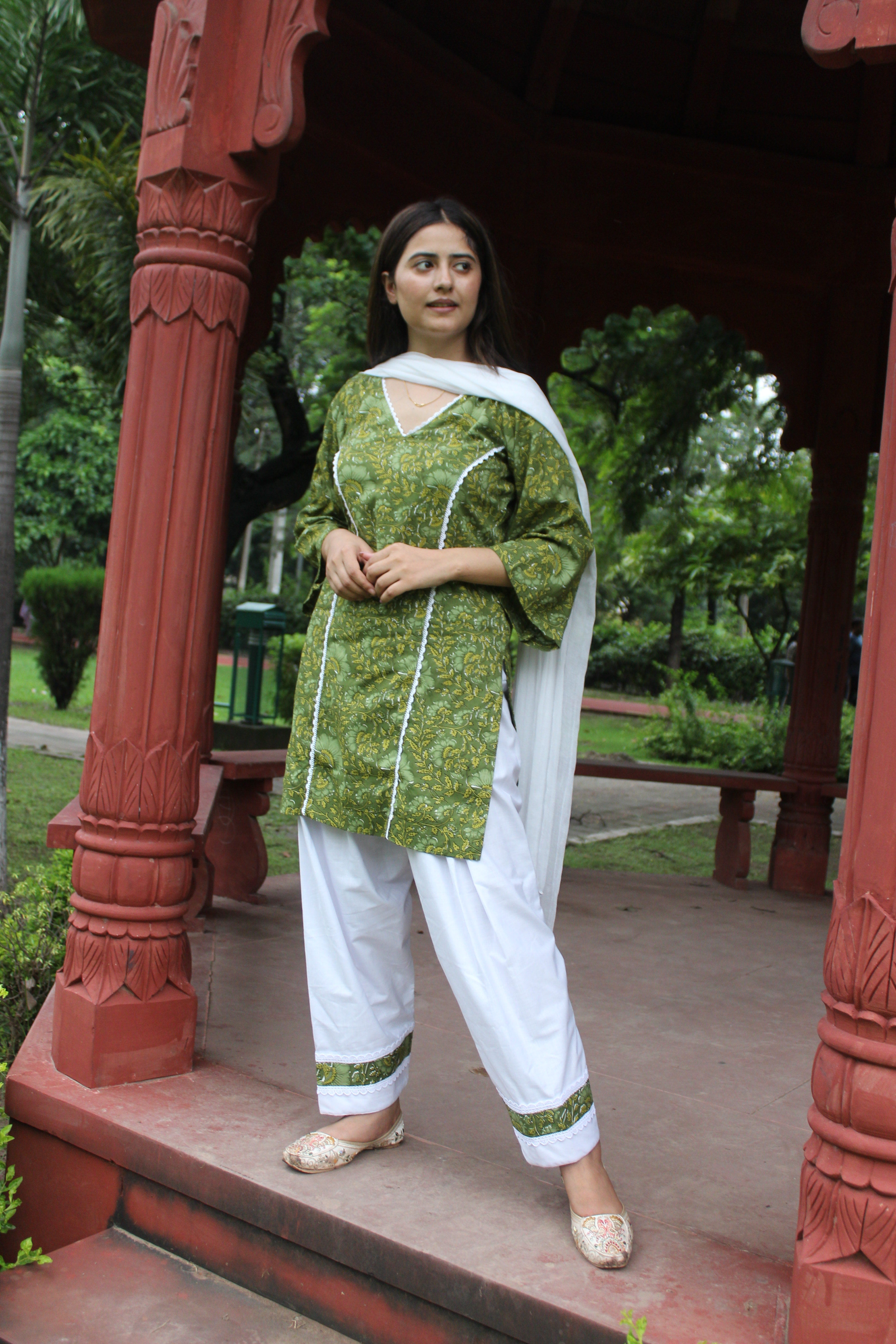 Mehr Semi-Farshi Elegance with dupatta
