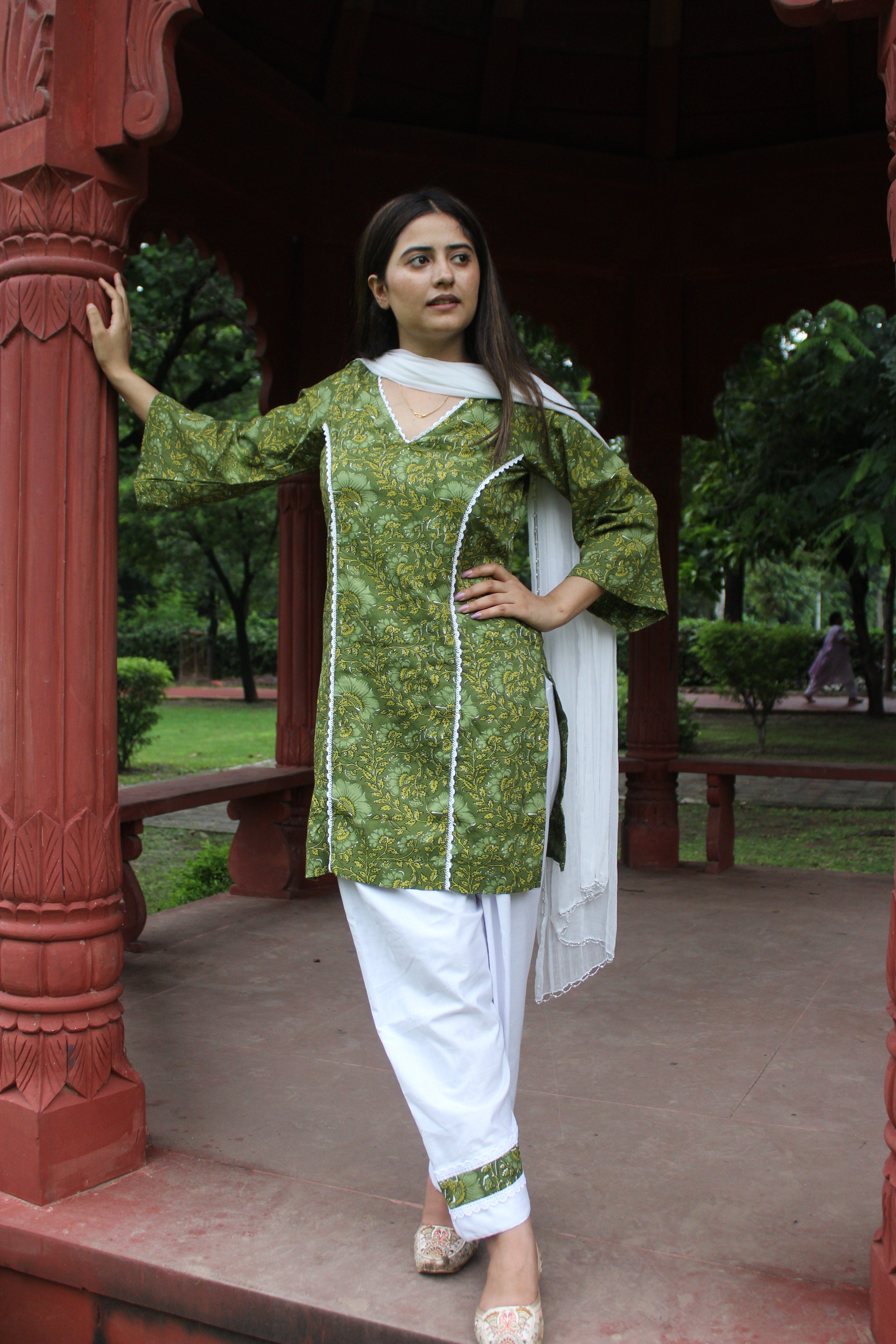 Mehr Semi-Farshi Elegance with dupatta