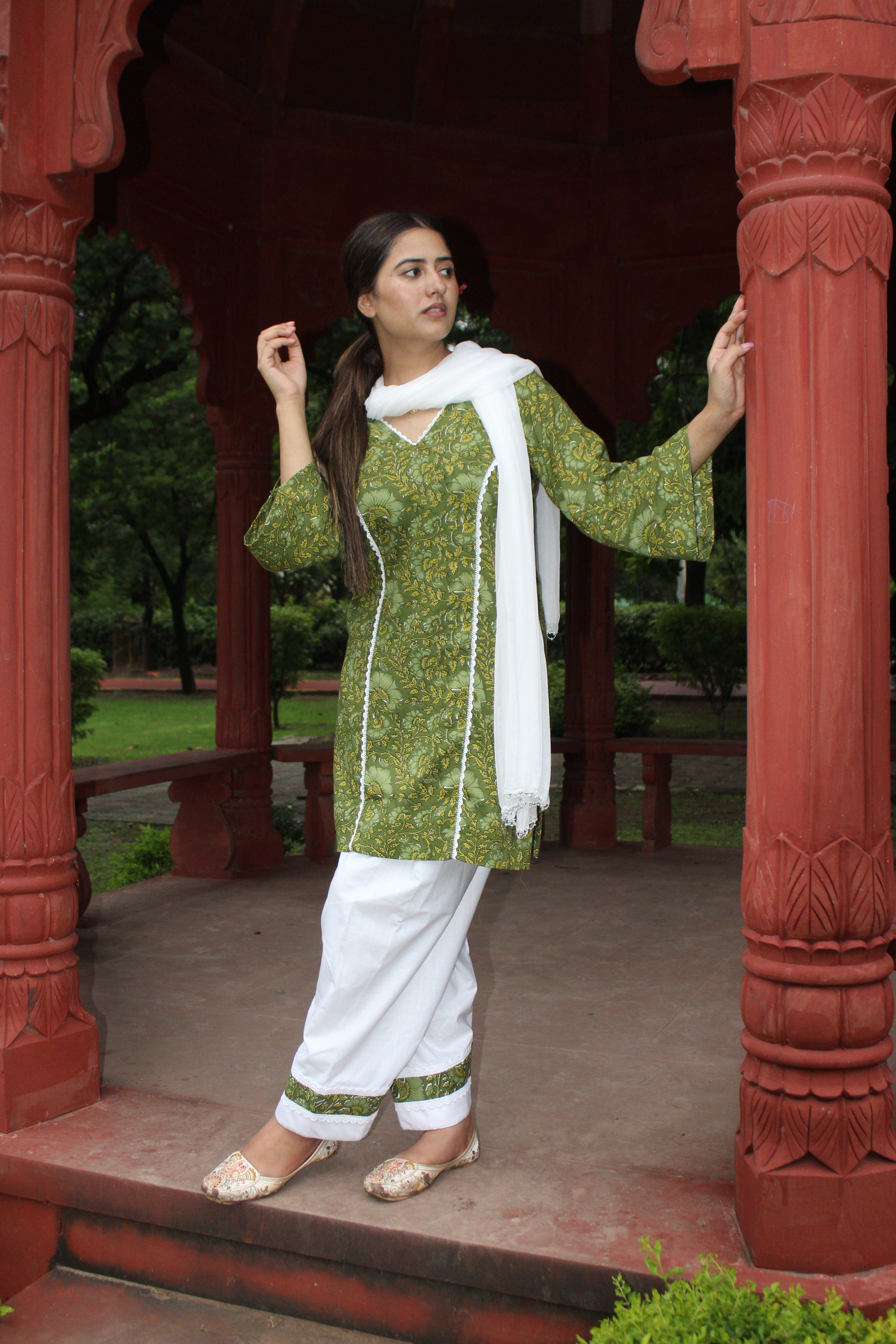 Mehr Semi-Farshi Elegance with dupatta