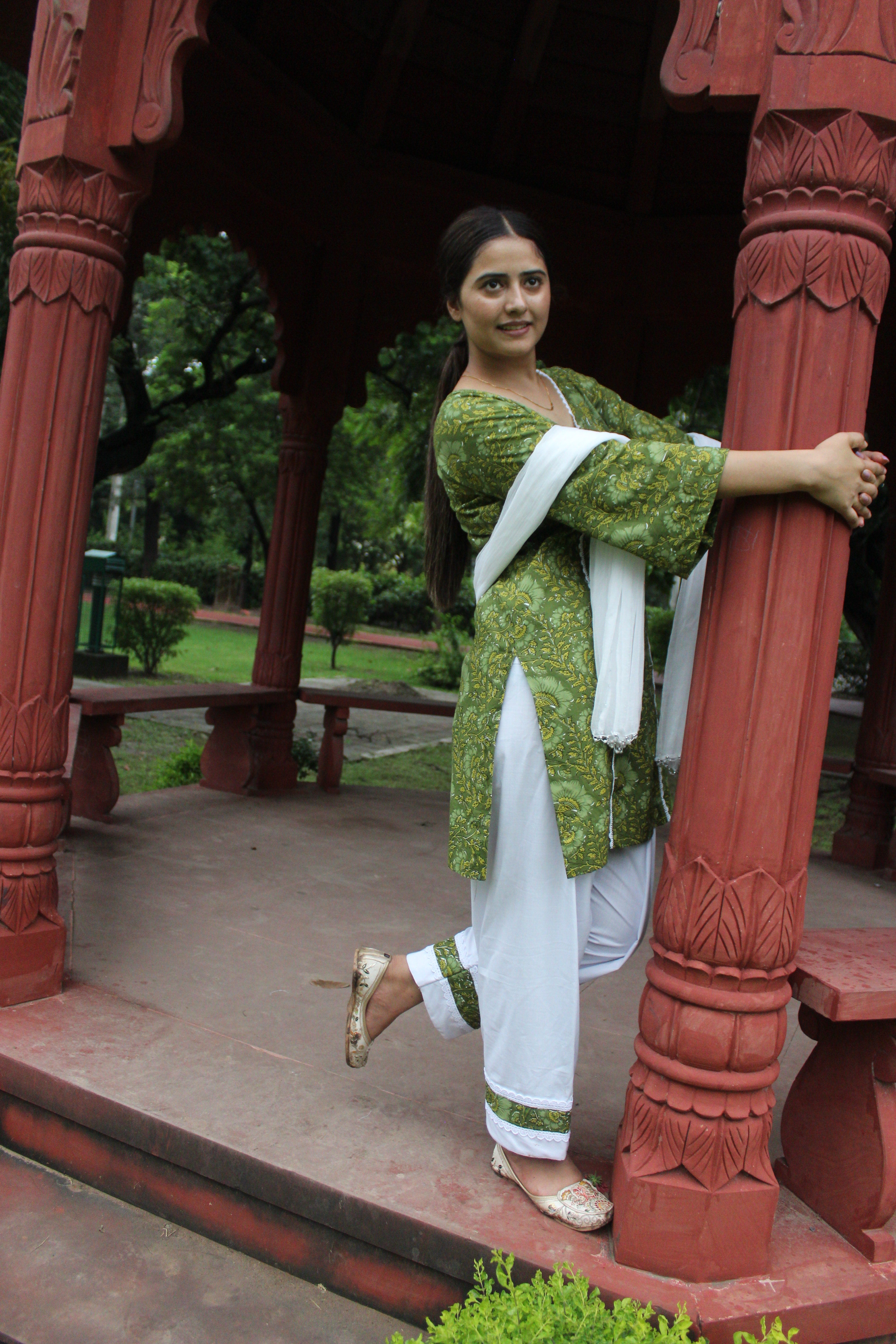 Mehr Semi-Farshi Elegance with dupatta